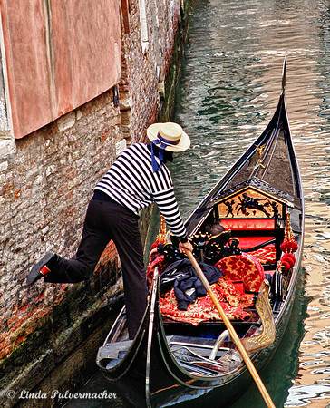 IMG_2096_Gondolier In venice