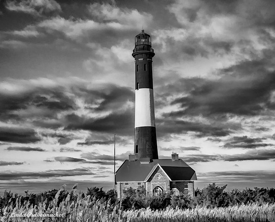 PC190122-Robert Moses Lighthouse B&W